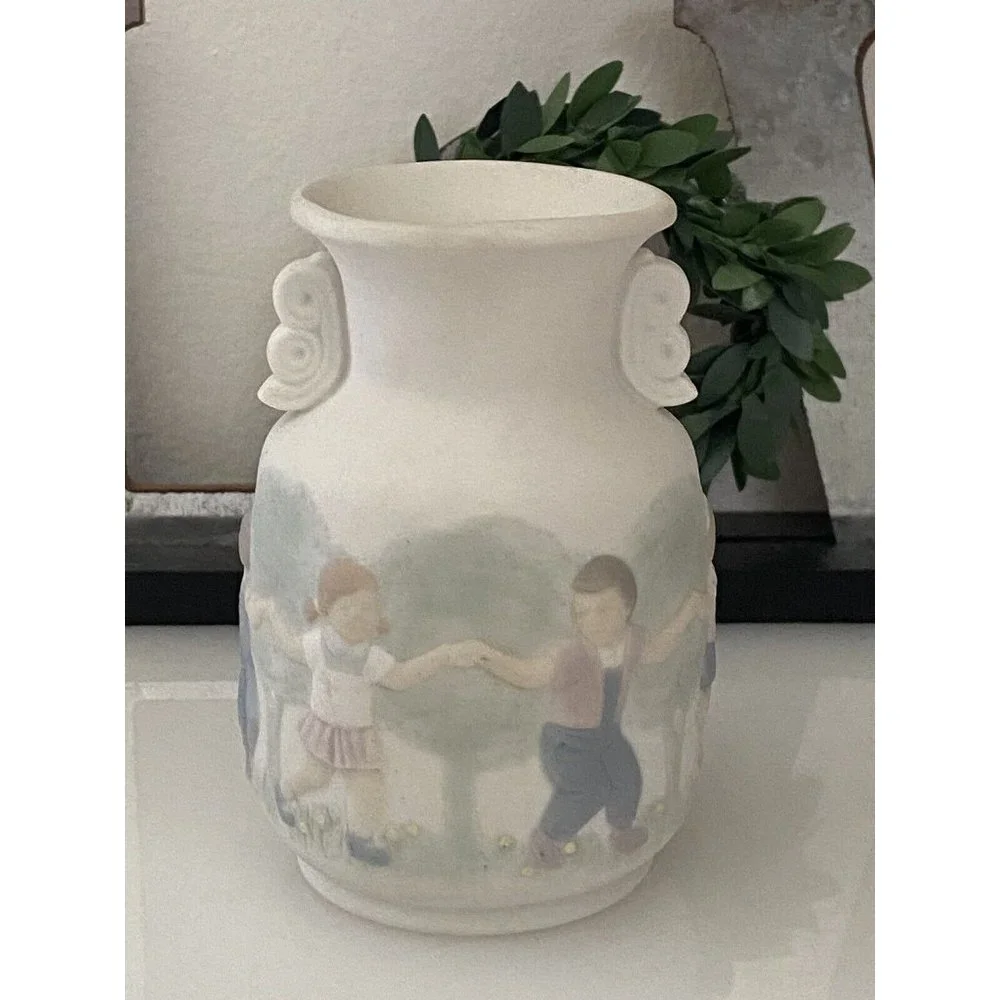 Lladro 5260 Vase Decorated Miniature Vase Urn Matte 1984 RV$175 Vintage Children